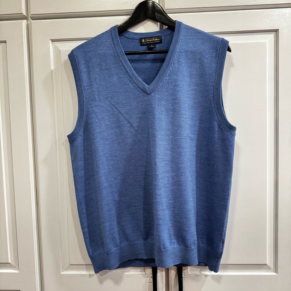 Brooks Brothers 100% Italian Merino Wool, Classic Blue V-Neck Sweater Vest. Sz M